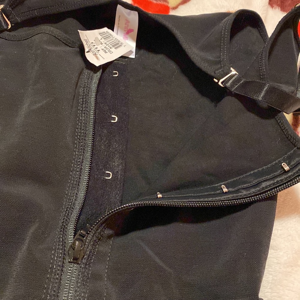 Shapewear, size large. Bought and never used it. Only tried it on. - Picture 10 of 11